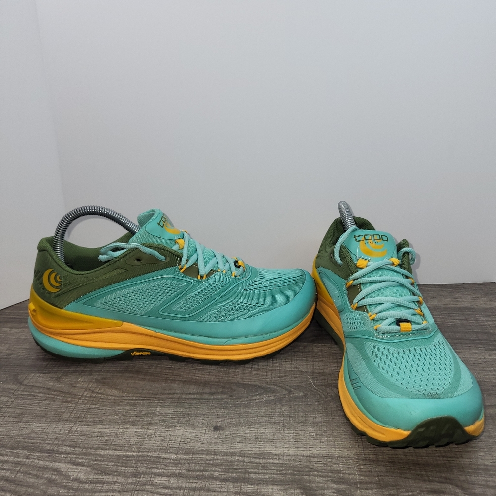 Topo Women's Ultraventure 2 Running Shoes, Turquoise/Gold, 8.5 Medium US